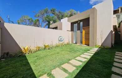 Imagem: A casa possui 3 Dormitórios, 2 Banheiros, 1 Vaga na garagem