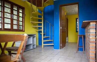 Imagem: A casa possui 2 Dormitórios, 1 Banheiro, 1 Vaga na garagem