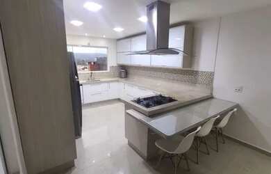 Imagem 10: Sobrado maravilhoso com trio caipira, salão de festas e quintal gramado