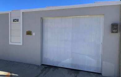 Imagem: A casa possui 2 Dormitórios, 2 Banheiros e 1 Vaga na garagem