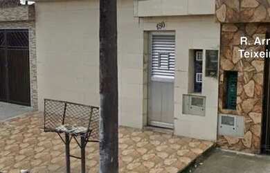 Imagem: A casa possui 1 Dormitório e 1 Banheiro e está localizado