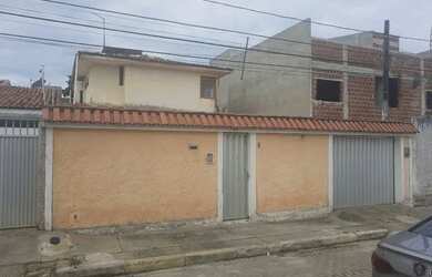 Imagem: A casa à venda possui 5 Dormitórios, 3 Banheiros, 5 Vagas