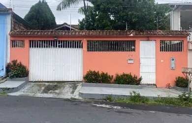 Imagem: A casa à venda possui 2 Dormitórios, 2 Banheiros, 3 Vagas