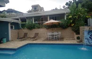 Imagem: A casa em condomínio possui 3 Dormitórios, 3 Banheiros, 5