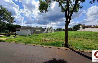 Imagem: O terreno possui 1.500m² de Área e está localizado em Cravinhos