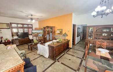 Imagem: A casa possui 5 Dormitórios, 5 Banheiros, 5 Vagas na garagem