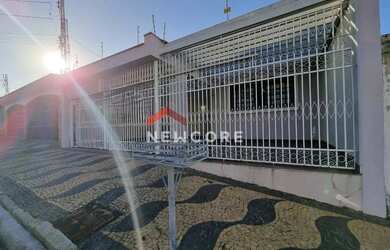 Imagem: A casa possui 3 Dormitórios, 3 Banheiros, 3 Vagas na garagem