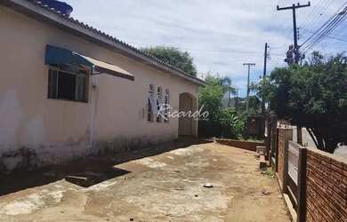 Imagem: A casa possui 3 Dormitórios, 2 Banheiros, 645m² de Área e