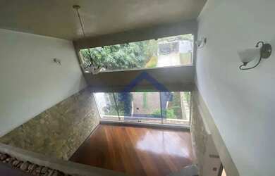 Imagem: A casa em condomínio possui 4 Dormitórios, 5 Banheiros, 4