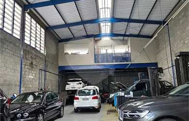 Imagem: O depósito possui 4 Vagas na garagem e 480m² de Área e está