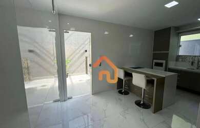 Imagem 10: Casa finamente decorada,estilo contemporaneo localizada no inicio da praia...