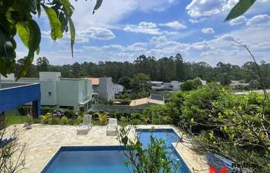 Imagem: A casa em condomínio possui 4 Dormitórios, 2 Banheiros, 5