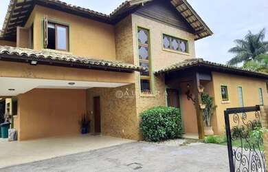 Imagem: A casa possui 3 Dormitórios, 4 Banheiros, 2 Vagas na garagem