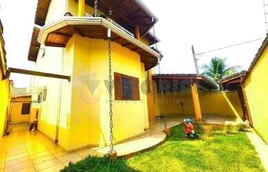 Imagem: A casa possui 4 Dormitórios, 4 Banheiros, 4 Vagas na garagem