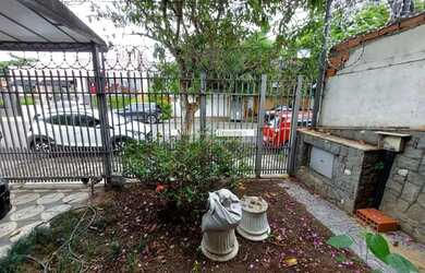 Imagem: A casa possui 3 Dormitórios, 1 Banheiro, 2 Vagas na garagem