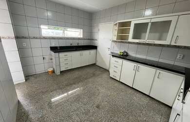 Imagem: O apartamento possui 4 Dormitórios, 5 Banheiros, 2 Vagas na