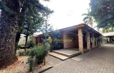 Imagem: A casa possui 2 Dormitórios, 3 Banheiros, 5 Vagas na garagem