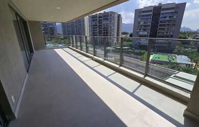 Imagem: O apartamento possui 4 Dormitórios, 5 Banheiros, 3 Vagas na