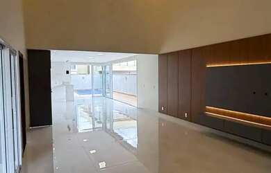 Imagem: A casa em condomínio possui 4 Dormitórios, 5 Banheiros, 3