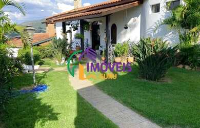 Imagem: A casa possui 5 Dormitórios, 3 Banheiros, 5 Vagas na garagem