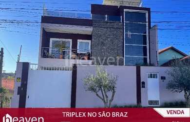 Imagem: A casa possui 4 Dormitórios, 5 Banheiros, 4 Vagas na garagem