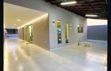 Imagem: A casa possui 2 Dormitórios, 2 Banheiros, 2 Vagas na garagem