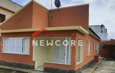 Imagem: A casa possui 3 Dormitórios, 3 Banheiros, 1 Vaga na garagem