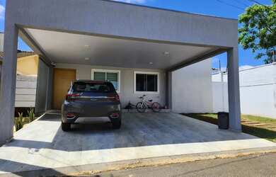 Imagem: A casa em condomínio possui 3 Dormitórios, 2 Banheiros, 2