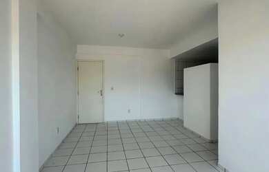 Imagem: O apartamento possui 3 Dormitórios, 1 Banheiro, 2 Vagas na