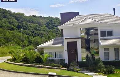 Imagem: A casa em condomínio possui 4 Dormitórios, 5 Banheiros, 4