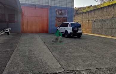 Imagem: O depósito possui 5 Vagas na garagem, 296m² de Área e está