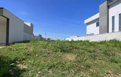 Imagem: O terreno possui 332m² de Área e está localizado em Aponiã