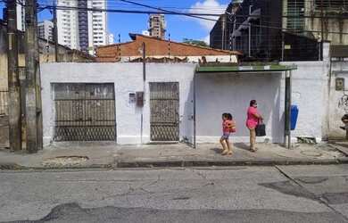 Imagem: A casa possui 4 Dormitórios, 2 Banheiros, 3 Vagas na garagem