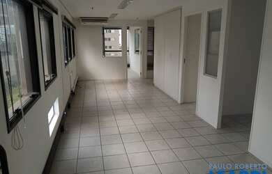 Imagem: O depósito possui 1 Vaga na garagem e 84m² de Área e está