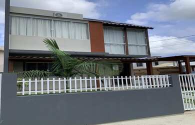 Imagem 2: Casa para venda tem 140 metros quadrados com 3 quartos em Ambrósio - Garopaba - SC