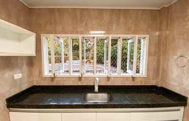 Imagem 8: Aldeia casa linda com 3 terrenos , possuindo jardim maravilhoso e piscina