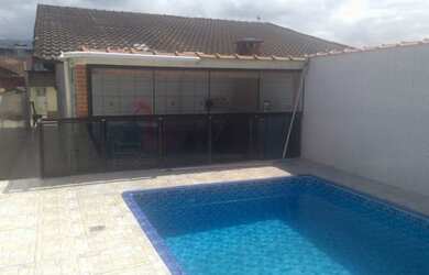 Imagem: A casa possui 2 Dormitórios, 1 Banheiro, 2 Vagas na garagem