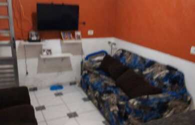 Imagem: A casa possui 2 Dormitórios e 1 Banheiro e está localizado