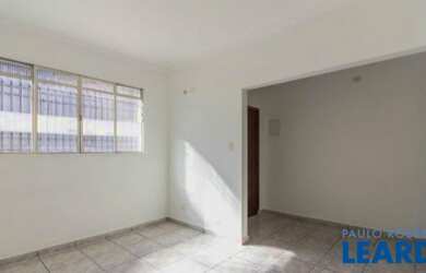 Imagem: O depósito possui 1 Vaga na garagem, 178m² de Área e está