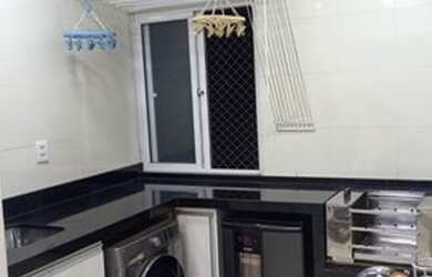 Imagem: O apartamento possui 2 Dormitórios, 1 Banheiro, 1 Vaga na garagem