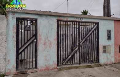 Imagem: A casa possui 2 Dormitórios, 2 Banheiros, 2 Vagas na garagem