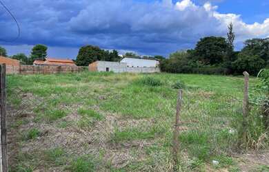 Imagem: O terreno e está localizado em Village Campinas, Campinas à
