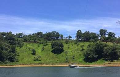 Imagem 3: Vendo terreno com infraestrutura e vista para represa