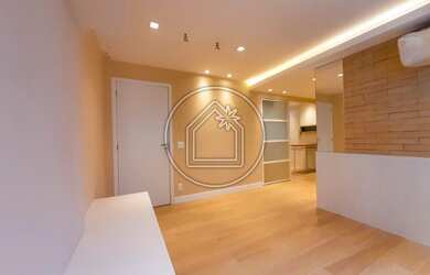 Imagem 2: Apartamento para venda possui 70 metros quadrados com 2 quartos em Icaraí...