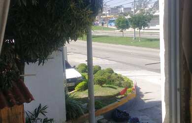 Imagem: A casa possui 2 Dormitórios e 1 Banheiro e está localizado