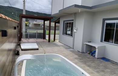 Imagem 4: Casa para venda tem 140 metros quadrados com 3 quartos em Ambrósio - Garopaba - SC