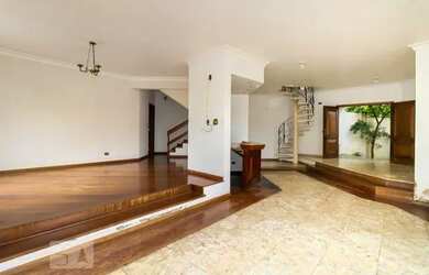 Imagem: A casa para alugar possui 4 Dormitórios, 5 Banheiros e 480m²