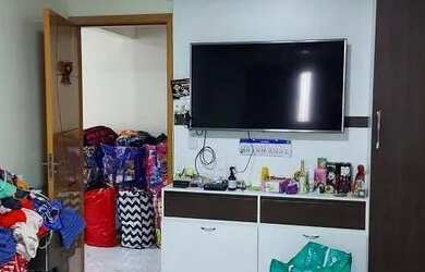 Imagem: A casa possui 2 Dormitórios, 2 Banheiros, 2 Vagas na garagem