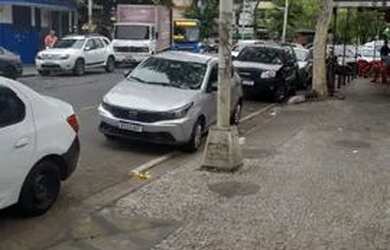 Imagem 3: Alugue Galpao/Terreno. 300m² de Áreae5 Vagas na garagem