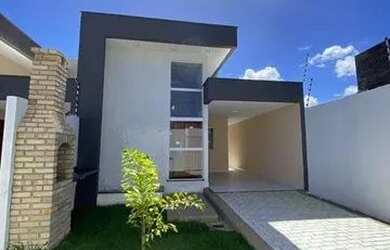 Imagem: A casa possui 3 Dormitórios, 1 Banheiro, 2 Vagas na garagem